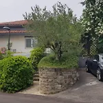 With Seaview And Garden For 6 *