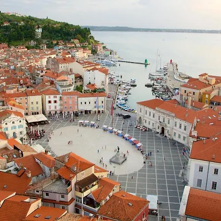 With Seaview And Garden For 6 Апартаменты