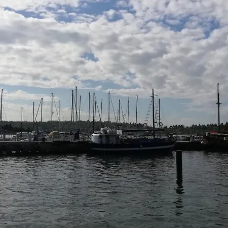 With Seaview And Garden For 6 Apartma