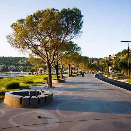 Apartma With Seaview And Garden For 6 Portoroz