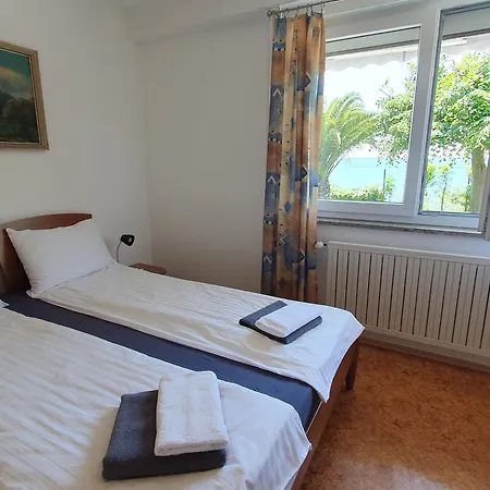 With Seaview And Garden For 6 Apartment *
