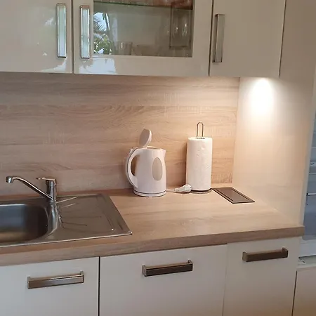 With Seaview And Garden For 6 Апартаменты Порторож