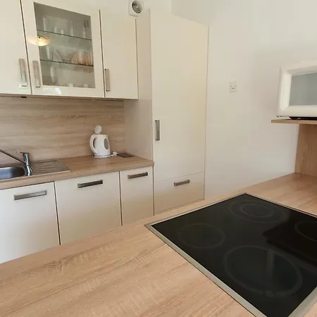 Apartment With Seaview And Garden For 6 Portoroz