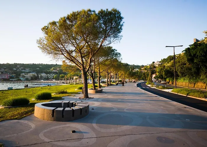 Daire With Seaview And Garden For 6 Portorož