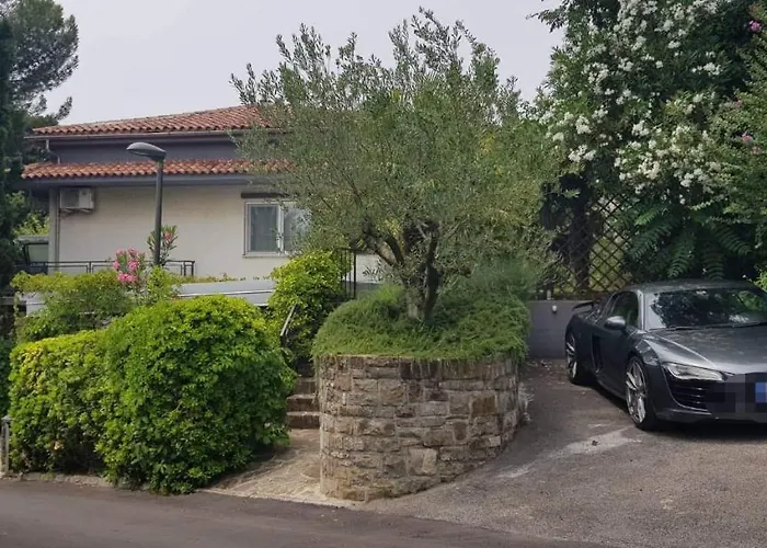 With Seaview And Garden For 6 *