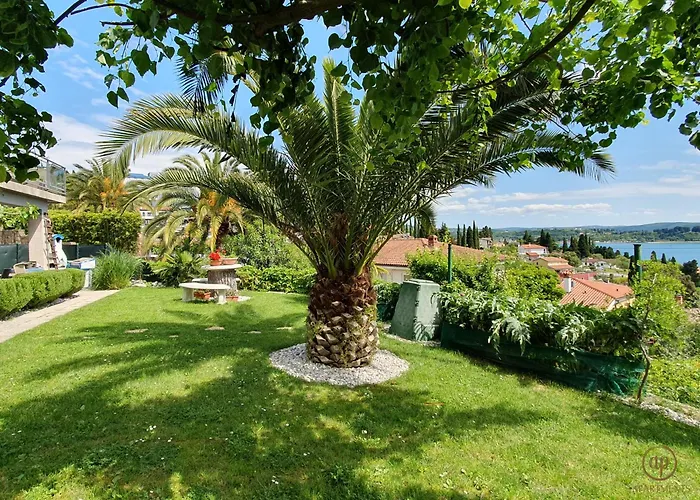 With Seaview And Garden For 6 * Portorož