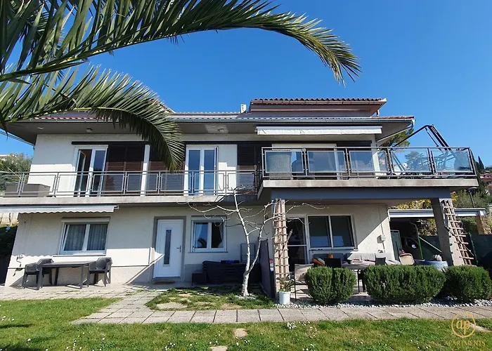 With Seaview And Garden For 6 Portorož