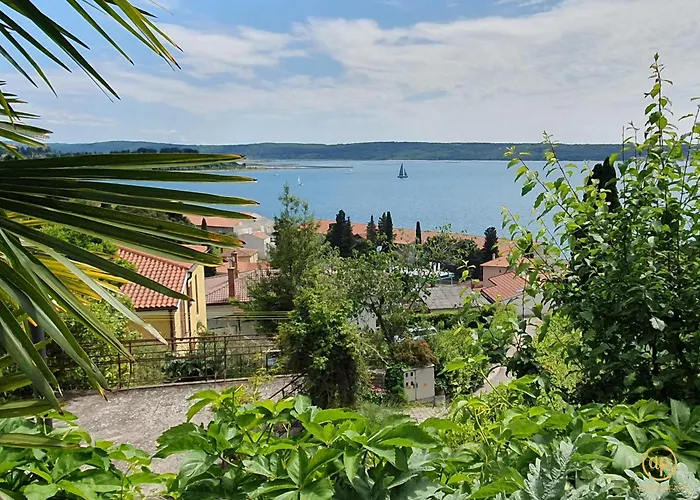 With Seaview And Garden For 6 Daire