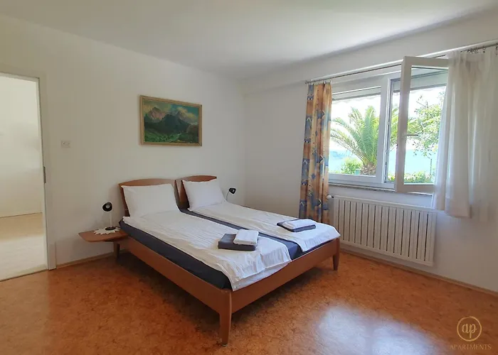 Daire With Seaview And Garden For 6 Portorož