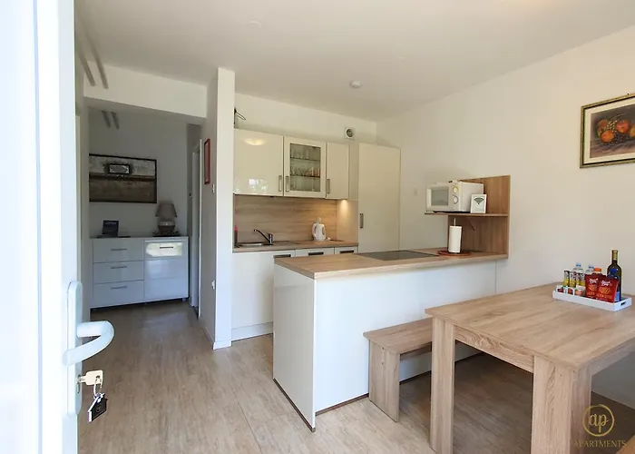 With Seaview And Garden For 6 *