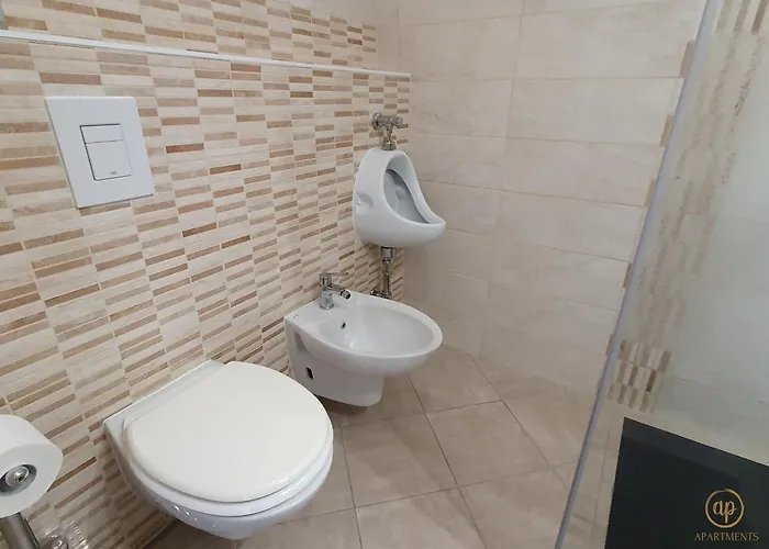 With Seaview And Garden For 6 Daire *