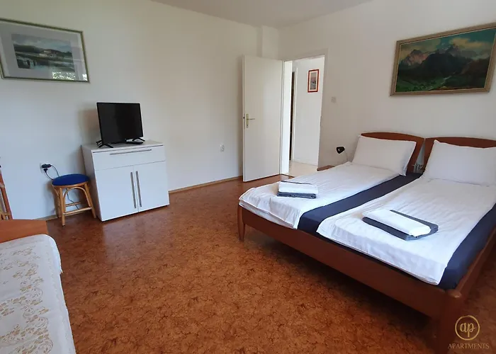 With Seaview And Garden For 6 Daire *