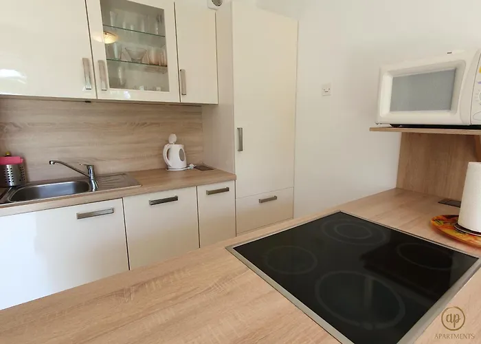 Daire With Seaview And Garden For 6 Portorož