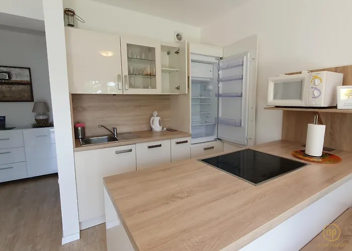 Daire With Seaview And Garden For 6 Portorož