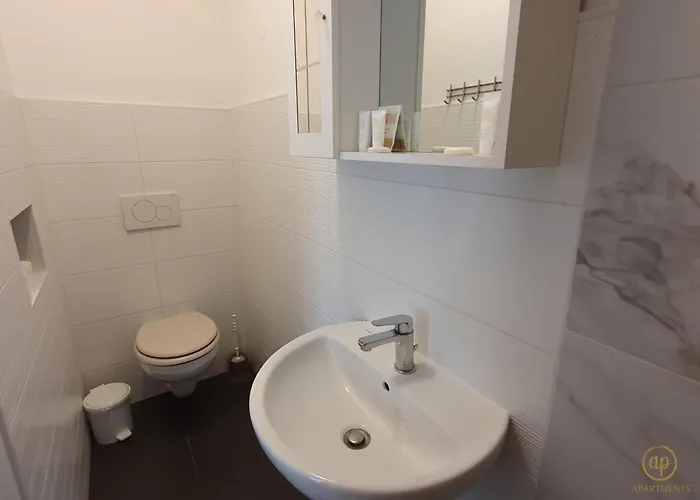 With Seaview And Garden For 6 Daire